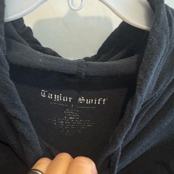 Taylor Swift Official Reputation Tour Shoulder Cut Out Long Sleeve Hoodie Large - Picture 6 of 10